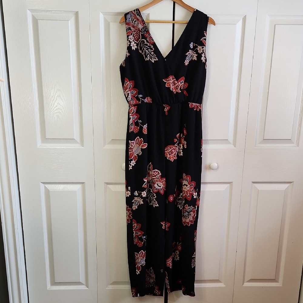 Maurices Black and Red Floral Wide Leg Jumpsuit Size Med Sleeveless Going Out‎